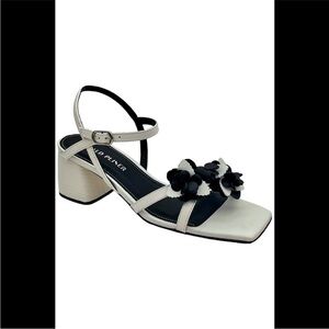 Donald Pliner Pira Lizard Print sandal in bone. NIB Sz 5.5